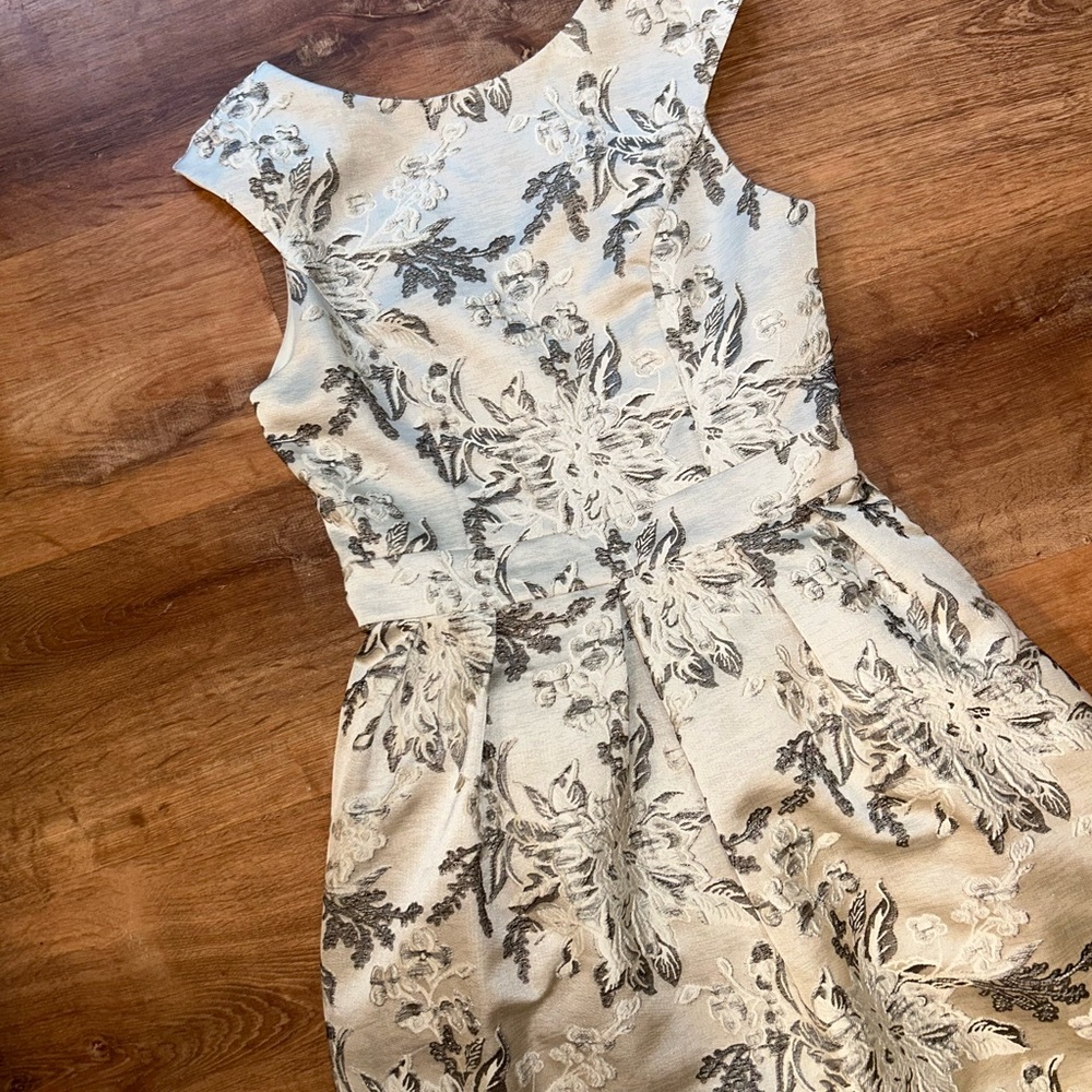 Elegant cocktail dress size 6 - Picture 3 of 10